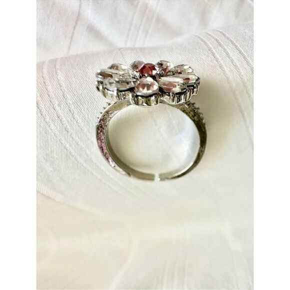 Light pink sparkly adjustable flower ring - Picture 4 of 4
